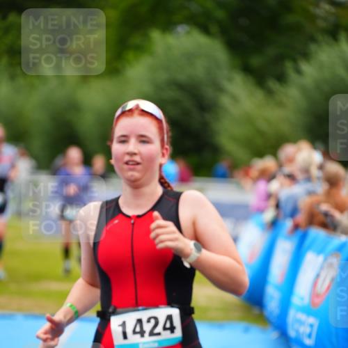 30.08.2026 - Elbe Triathlon Hamburg LAZAROV Photography http://msf.ph/oto/10064498 30.08.2026 12:05:21 Ziel 1358, 1414, 1424, 1460, 1525 meine-sportfotos.de