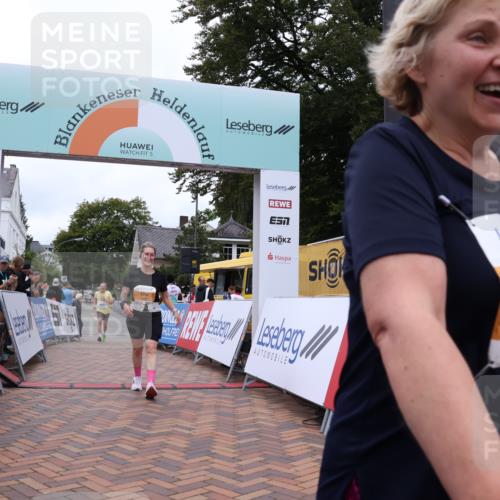 30.08.2026 - Blankeneser Heldenlauf Lena Gebhardt http://msf.ph/oto/10064534 30.08.2026 12:45:34 Ziel 2496, 2842, 4032 meine-sportfotos.de