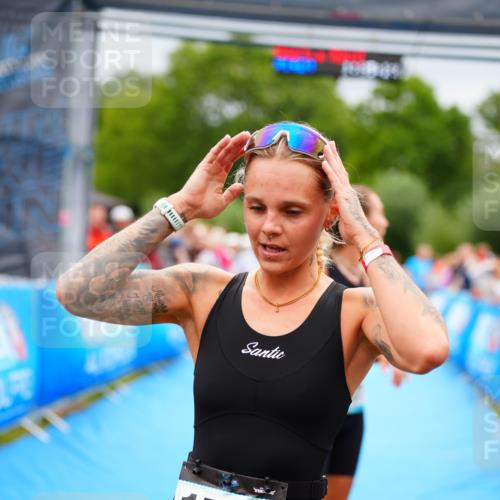 30.08.2026 - Elbe Triathlon Hamburg LAZAROV Photography http://msf.ph/oto/10064541 30.08.2026 12:05:38 Ziel 564, 1475, 1577 meine-sportfotos.de