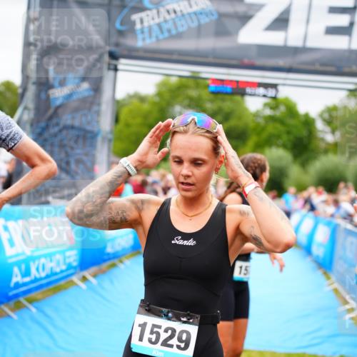 30.08.2026 - Elbe Triathlon Hamburg LAZAROV Photography http://msf.ph/oto/10064542 30.08.2026 12:05:38 Ziel 564, 1475, 1577 meine-sportfotos.de