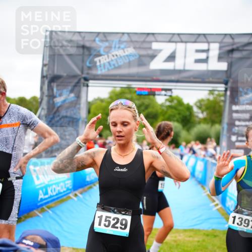 30.08.2026 - Elbe Triathlon Hamburg LAZAROV Photography http://msf.ph/oto/10064544 30.08.2026 12:05:39 Ziel 564, 1475, 1577 meine-sportfotos.de