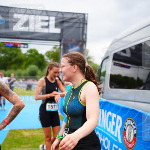 30.08.2026 - Elbe Triathlon Hamburg LAZAROV Photography http://msf.ph/oto/10064548 30.08.2026 12:05:40 Ziel 564, 1475, 1508 meine-sportfotos.de