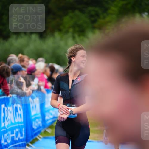 30.08.2026 - Elbe Triathlon Hamburg LAZAROV Photography http://msf.ph/oto/10064568 30.08.2026 12:05:48 Ziel 1396, 1508 meine-sportfotos.de