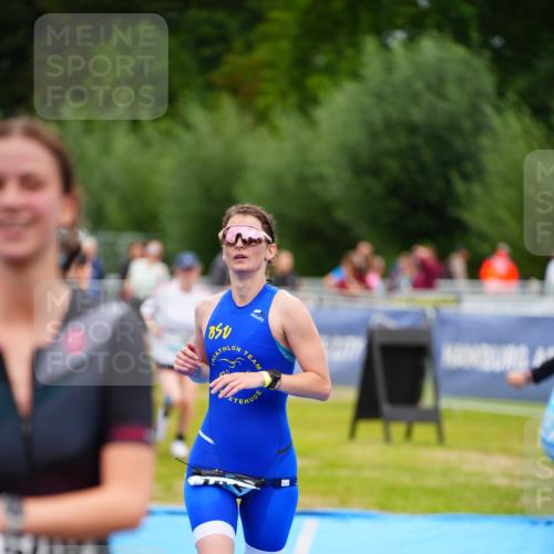 30.08.2026 - Elbe Triathlon Hamburg LAZAROV Photography http://msf.ph/oto/10064575 30.08.2026 12:05:50 Ziel 1396, 1398, 1508 meine-sportfotos.de