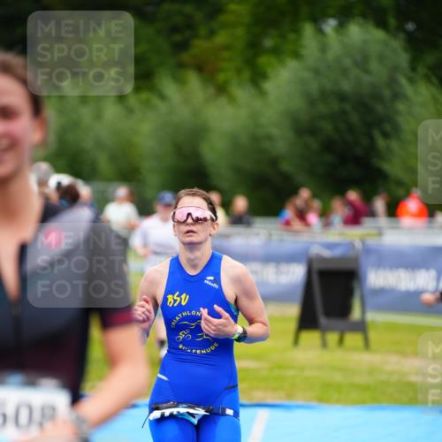 30.08.2026 - Elbe Triathlon Hamburg LAZAROV Photography http://msf.ph/oto/10064577 30.08.2026 12:05:50 Ziel 1396, 1398, 1508 meine-sportfotos.de