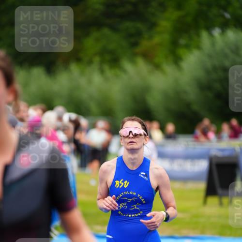30.08.2026 - Elbe Triathlon Hamburg LAZAROV Photography http://msf.ph/oto/10064580 30.08.2026 12:05:51 Ziel 1396, 1398, 1508 meine-sportfotos.de