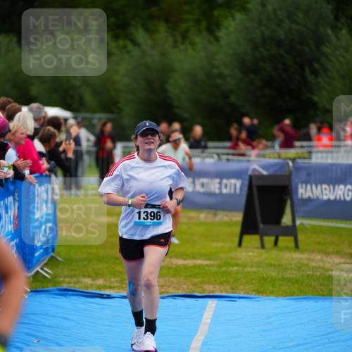 30.08.2026 - Elbe Triathlon Hamburg LAZAROV Photography http://msf.ph/oto/10064581 30.08.2026 12:05:53 Ziel 1396, 1398 meine-sportfotos.de