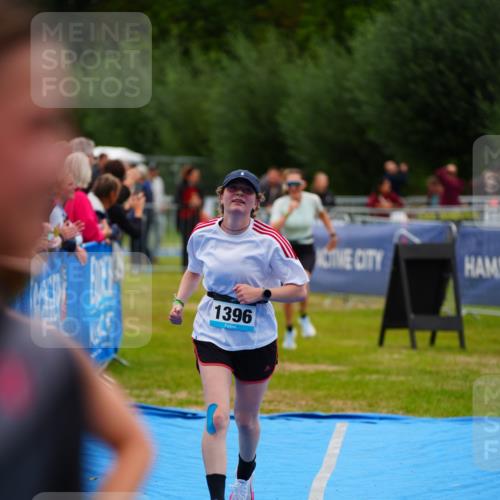30.08.2026 - Elbe Triathlon Hamburg LAZAROV Photography http://msf.ph/oto/10064584 30.08.2026 12:05:54 Ziel 1396, 1398 meine-sportfotos.de