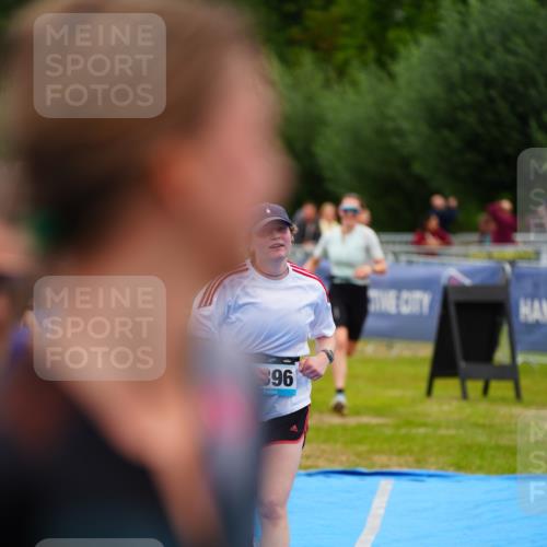 30.08.2026 - Elbe Triathlon Hamburg LAZAROV Photography http://msf.ph/oto/10064587 30.08.2026 12:05:54 Ziel 1396, 1398 meine-sportfotos.de