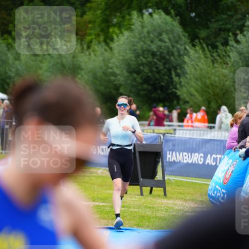 30.08.2026 - Elbe Triathlon Hamburg LAZAROV Photography http://msf.ph/oto/10064588 30.08.2026 12:05:55 Ziel 1396, 1398 meine-sportfotos.de