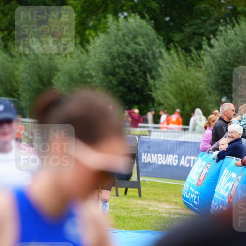 30.08.2026 - Elbe Triathlon Hamburg LAZAROV Photography http://msf.ph/oto/10064589 30.08.2026 12:05:56 Ziel 1396, 1398 meine-sportfotos.de