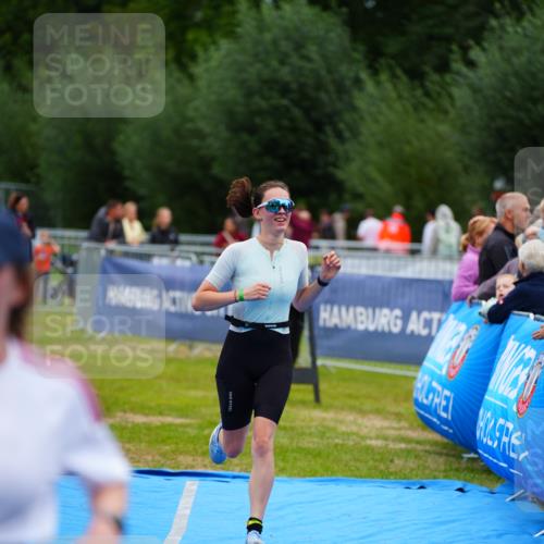 30.08.2026 - Elbe Triathlon Hamburg LAZAROV Photography http://msf.ph/oto/10064592 30.08.2026 12:05:57 Ziel 1396, 1398 meine-sportfotos.de