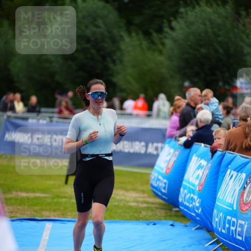30.08.2026 - Elbe Triathlon Hamburg LAZAROV Photography http://msf.ph/oto/10064596 30.08.2026 12:05:57 Ziel 1396, 1398 meine-sportfotos.de