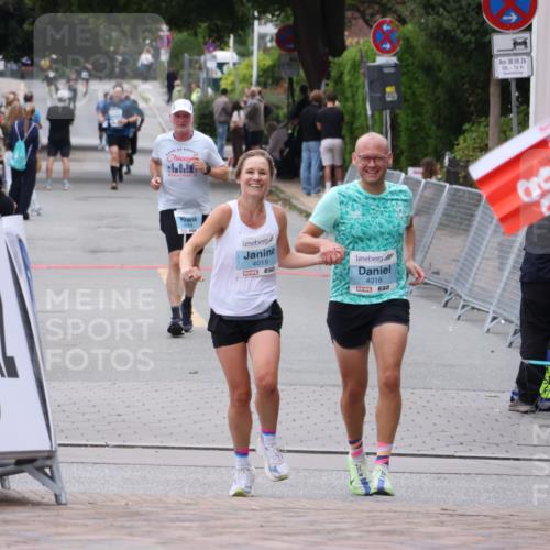 30.08.2026 - Blankeneser Heldenlauf Lena Gebhardt http://msf.ph/oto/10064597 30.08.2026 12:45:51 Ziel  meine-sportfotos.de