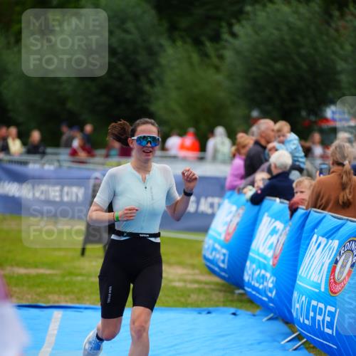 30.08.2026 - Elbe Triathlon Hamburg LAZAROV Photography http://msf.ph/oto/10064598 30.08.2026 12:05:57 Ziel 1396, 1398 meine-sportfotos.de