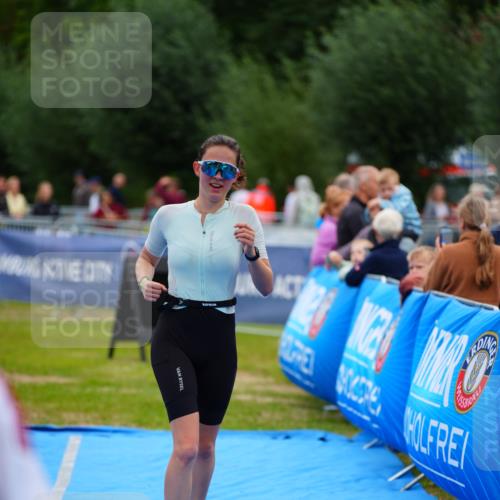30.08.2026 - Elbe Triathlon Hamburg LAZAROV Photography http://msf.ph/oto/10064599 30.08.2026 12:05:58 Ziel 1396, 1398 meine-sportfotos.de