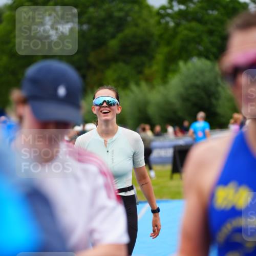 30.08.2026 - Elbe Triathlon Hamburg LAZAROV Photography http://msf.ph/oto/10064602 30.08.2026 12:06:01 Ziel 1398 meine-sportfotos.de