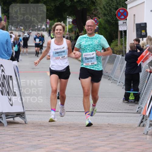 30.08.2026 - Blankeneser Heldenlauf Lena Gebhardt http://msf.ph/oto/10064604 30.08.2026 12:45:53 Ziel 4018, 4019 meine-sportfotos.de