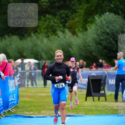 30.08.2026 - Elbe Triathlon Hamburg LAZAROV Photography http://msf.ph/oto/10064611 30.08.2026 12:06:17 Ziel 974, 1487 meine-sportfotos.de