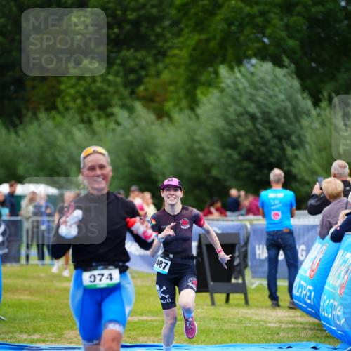 30.08.2026 - Elbe Triathlon Hamburg LAZAROV Photography http://msf.ph/oto/10064615 30.08.2026 12:06:18 Ziel 974, 1402, 1487 meine-sportfotos.de