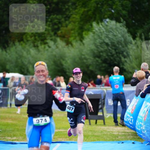 30.08.2026 - Elbe Triathlon Hamburg LAZAROV Photography http://msf.ph/oto/10064617 30.08.2026 12:06:19 Ziel 974, 1402, 1487 meine-sportfotos.de