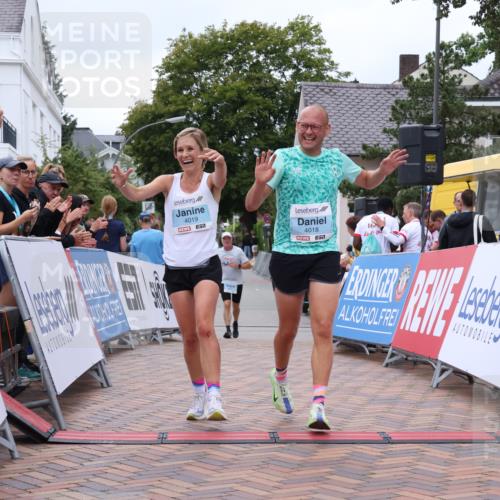 30.08.2026 - Blankeneser Heldenlauf Lena Gebhardt http://msf.ph/oto/10064620 30.08.2026 12:45:57 Ziel 4018, 4019 meine-sportfotos.de