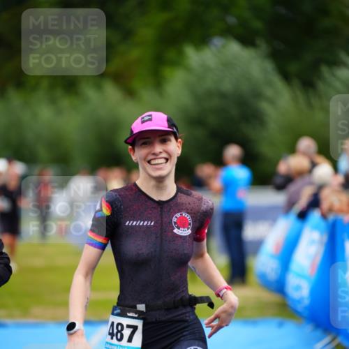 30.08.2026 - Elbe Triathlon Hamburg LAZAROV Photography http://msf.ph/oto/10064625 30.08.2026 12:06:21 Ziel 974, 1402, 1487, 1493 meine-sportfotos.de