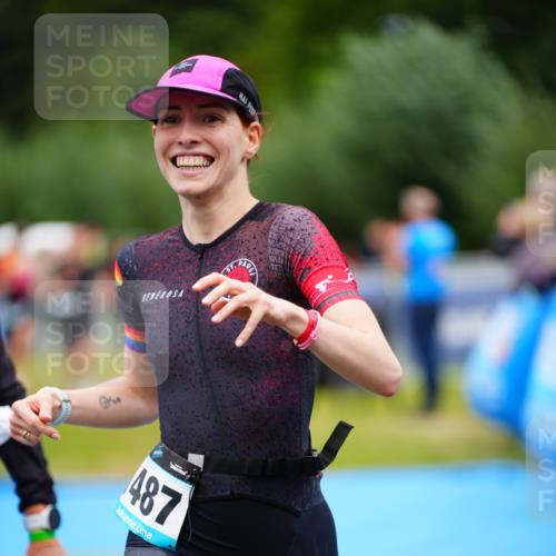 30.08.2026 - Elbe Triathlon Hamburg LAZAROV Photography http://msf.ph/oto/10064627 30.08.2026 12:06:21 Ziel 974, 1402, 1487, 1493 meine-sportfotos.de