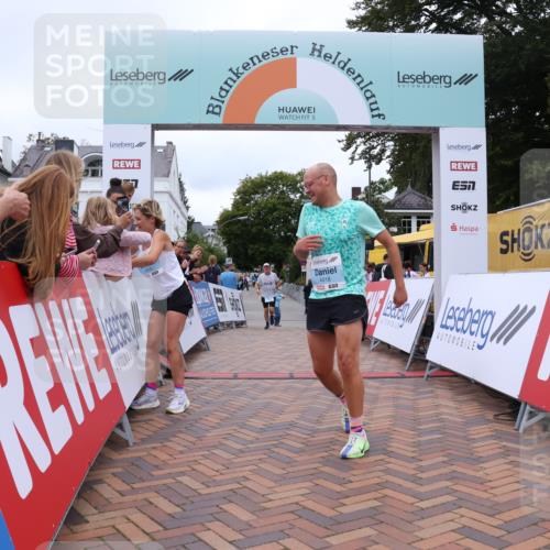 30.08.2026 - Blankeneser Heldenlauf Lena Gebhardt http://msf.ph/oto/10064628 30.08.2026 12:45:58 Ziel 4018, 4019, 4053 meine-sportfotos.de