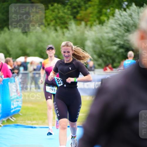 30.08.2026 - Elbe Triathlon Hamburg LAZAROV Photography http://msf.ph/oto/10064629 30.08.2026 12:06:26 Ziel 1402, 1493 meine-sportfotos.de