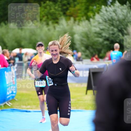 30.08.2026 - Elbe Triathlon Hamburg LAZAROV Photography http://msf.ph/oto/10064630 30.08.2026 12:06:26 Ziel 1402, 1493 meine-sportfotos.de