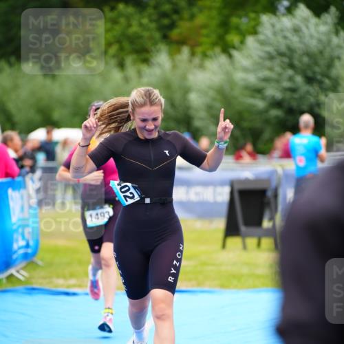 30.08.2026 - Elbe Triathlon Hamburg LAZAROV Photography http://msf.ph/oto/10064632 30.08.2026 12:06:26 Ziel 1402, 1493 meine-sportfotos.de