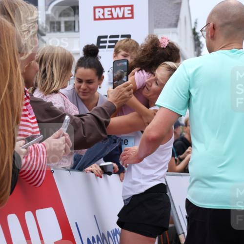 30.08.2026 - Blankeneser Heldenlauf Lena Gebhardt http://msf.ph/oto/10064635 30.08.2026 12:46:01 Ziel 4018, 4019, 4053 meine-sportfotos.de