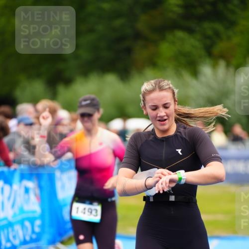 30.08.2026 - Elbe Triathlon Hamburg LAZAROV Photography http://msf.ph/oto/10064637 30.08.2026 12:06:27 Ziel 1402, 1493, 1703 meine-sportfotos.de