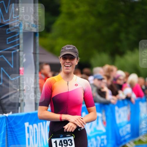 30.08.2026 - Elbe Triathlon Hamburg LAZAROV Photography http://msf.ph/oto/10064641 30.08.2026 12:06:28 Ziel 1402, 1493, 1703 meine-sportfotos.de