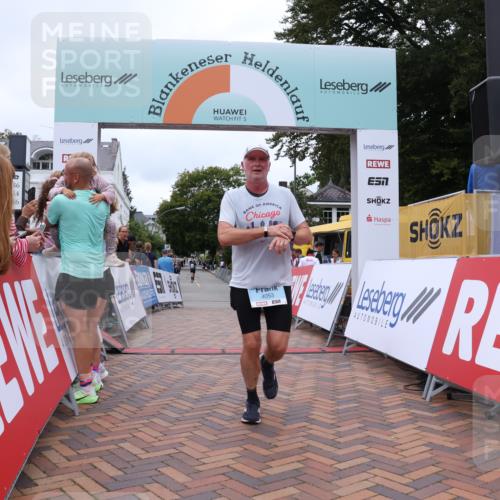 30.08.2026 - Blankeneser Heldenlauf Lena Gebhardt http://msf.ph/oto/10064642 30.08.2026 12:46:03 Ziel 4018, 4019, 4053 meine-sportfotos.de