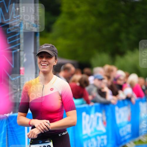 30.08.2026 - Elbe Triathlon Hamburg LAZAROV Photography http://msf.ph/oto/10064643 30.08.2026 12:06:29 Ziel 1402, 1493, 1703 meine-sportfotos.de