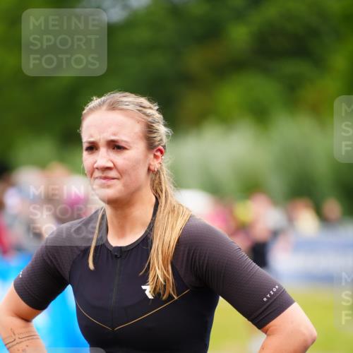 30.08.2026 - Elbe Triathlon Hamburg LAZAROV Photography http://msf.ph/oto/10064645 30.08.2026 12:06:32 Ziel 1492, 1493, 1703 meine-sportfotos.de