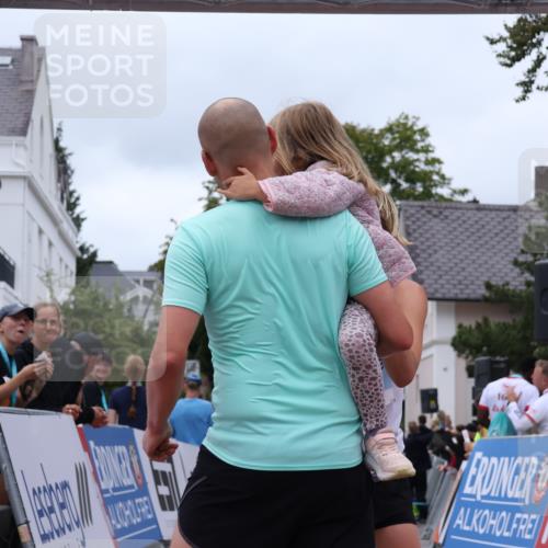 30.08.2026 - Blankeneser Heldenlauf Lena Gebhardt http://msf.ph/oto/10064653 30.08.2026 12:46:05 Ziel 4018, 4019, 4053 meine-sportfotos.de