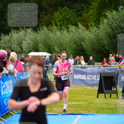 30.08.2026 - Elbe Triathlon Hamburg LAZAROV Photography http://msf.ph/oto/10064660 30.08.2026 12:06:37 Ziel 1448, 1492, 1703 meine-sportfotos.de