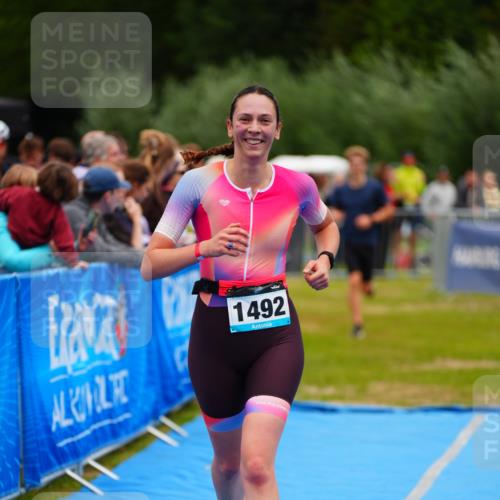 30.08.2026 - Elbe Triathlon Hamburg LAZAROV Photography http://msf.ph/oto/10064662 30.08.2026 12:06:40 Ziel 1448, 1492 meine-sportfotos.de