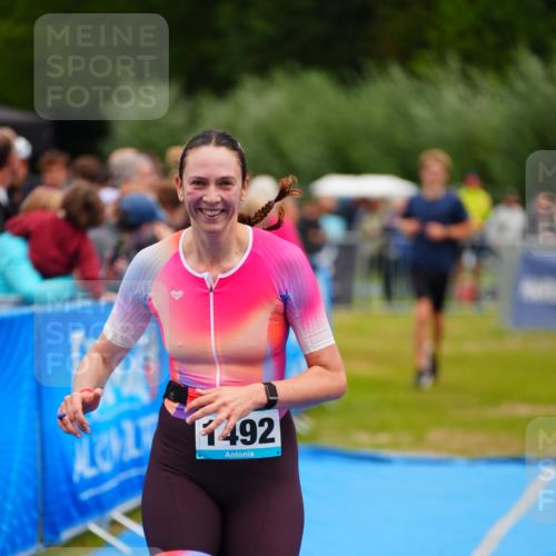 30.08.2026 - Elbe Triathlon Hamburg LAZAROV Photography http://msf.ph/oto/10064666 30.08.2026 12:06:40 Ziel 1448, 1492 meine-sportfotos.de