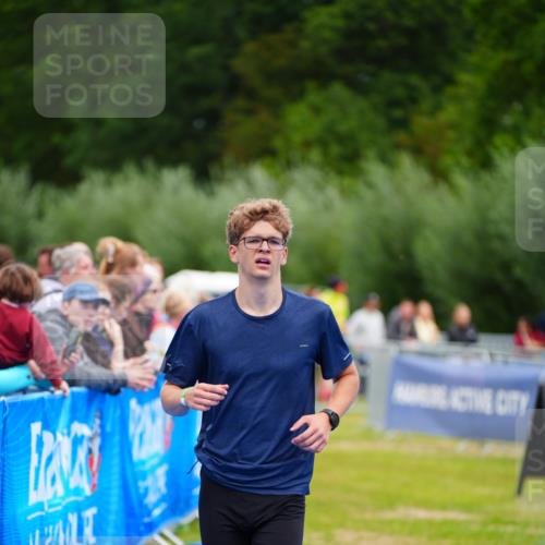 30.08.2026 - Elbe Triathlon Hamburg LAZAROV Photography http://msf.ph/oto/10064676 30.08.2026 12:06:45 Ziel 1448 meine-sportfotos.de