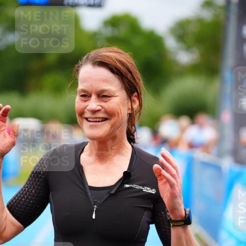 30.08.2026 - Elbe Triathlon Hamburg LAZAROV Photography http://msf.ph/oto/10064685 30.08.2026 12:06:53 Ziel 896 meine-sportfotos.de