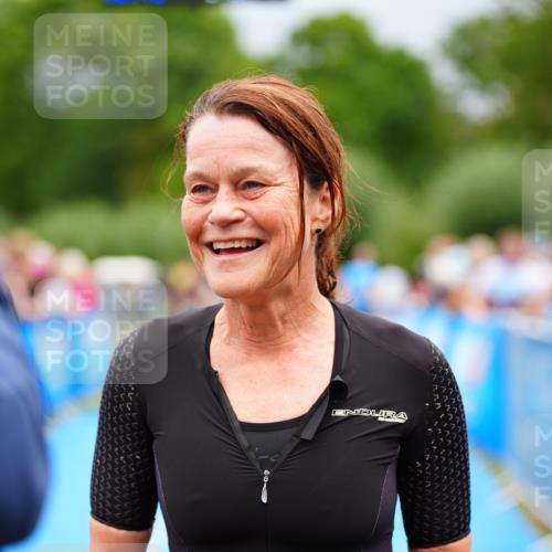 30.08.2026 - Elbe Triathlon Hamburg LAZAROV Photography http://msf.ph/oto/10064688 30.08.2026 12:06:54 Ziel 896 meine-sportfotos.de