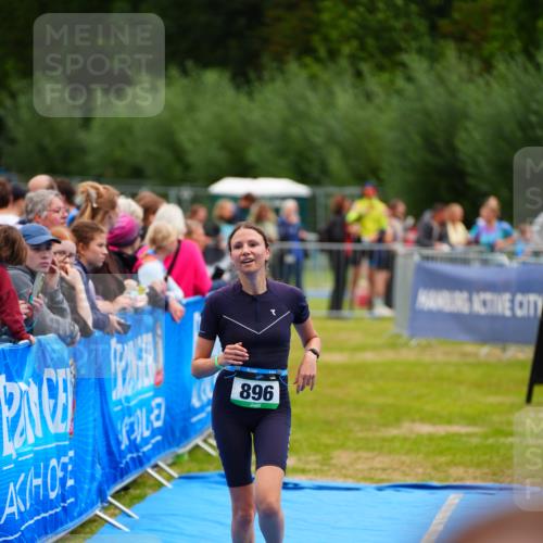 30.08.2026 - Elbe Triathlon Hamburg LAZAROV Photography http://msf.ph/oto/10064691 30.08.2026 12:06:58 Ziel 896, 1513, 1610 meine-sportfotos.de