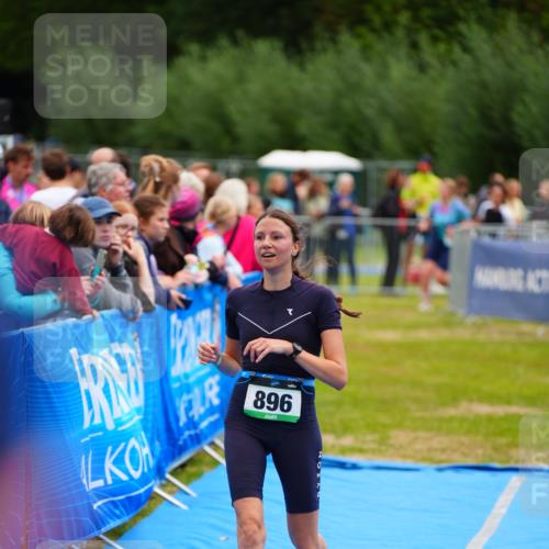 30.08.2026 - Elbe Triathlon Hamburg LAZAROV Photography http://msf.ph/oto/10064695 30.08.2026 12:06:58 Ziel 896, 1513, 1610 meine-sportfotos.de