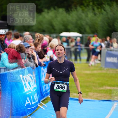 30.08.2026 - Elbe Triathlon Hamburg LAZAROV Photography http://msf.ph/oto/10064696 30.08.2026 12:06:58 Ziel 896, 1513, 1610 meine-sportfotos.de
