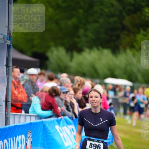 30.08.2026 - Elbe Triathlon Hamburg LAZAROV Photography http://msf.ph/oto/10064699 30.08.2026 12:06:59 Ziel 896, 1513, 1610 meine-sportfotos.de