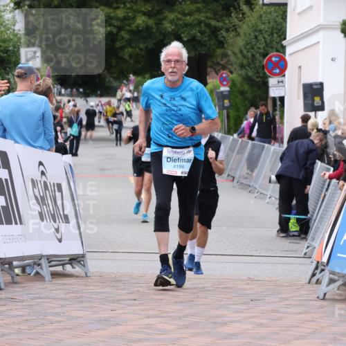30.08.2026 - Blankeneser Heldenlauf Lena Gebhardt http://msf.ph/oto/10064711 30.08.2026 12:46:22 Ziel 4136, 4198 meine-sportfotos.de